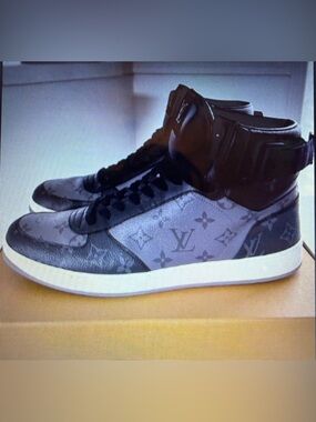 Size 10LV/11/US MENS Louis Vuitton Rivoli High Top Monogram Sneaker RETAIL $1K!